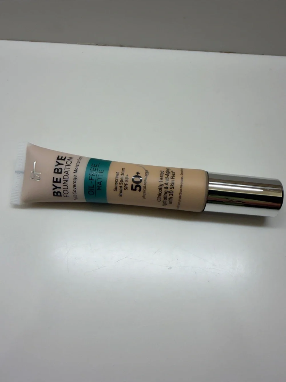 it cosmetics Bye Bye Foundation (Light, Matte) with Dual Ended Brush